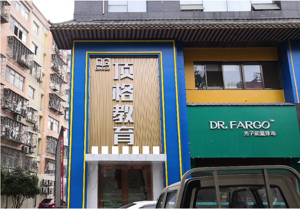 石门门头设计要符合门店特色。